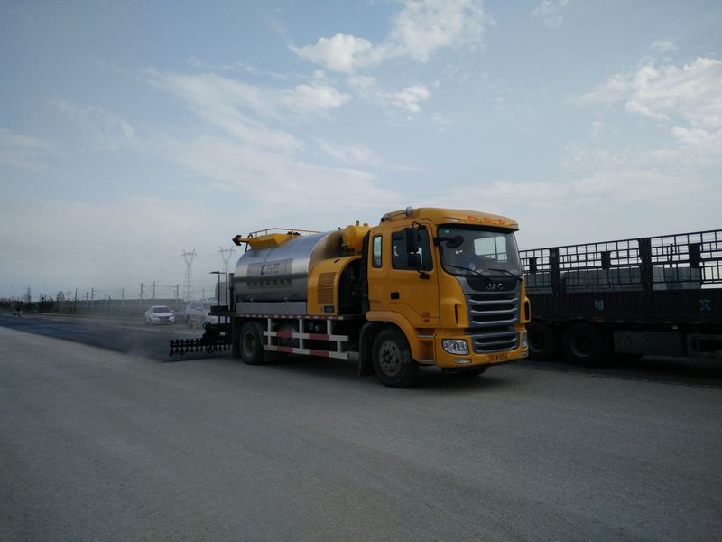 沥青洒布车型号0845，，，，松科高速白城施工